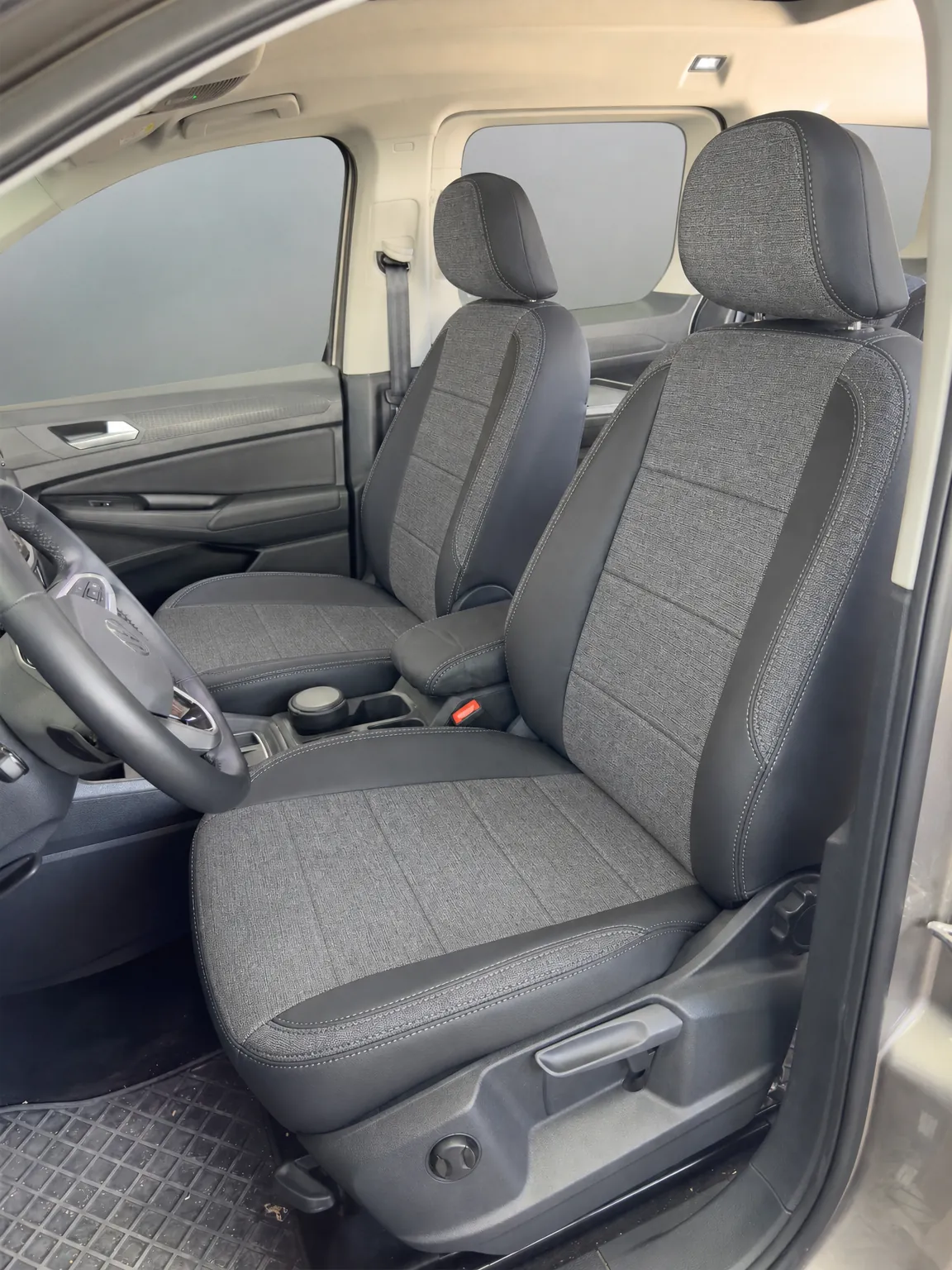 Volkswagen Caddy koltuk kılıfı, gri-açık gri keten kumaş, ön koltuklar (2020+)