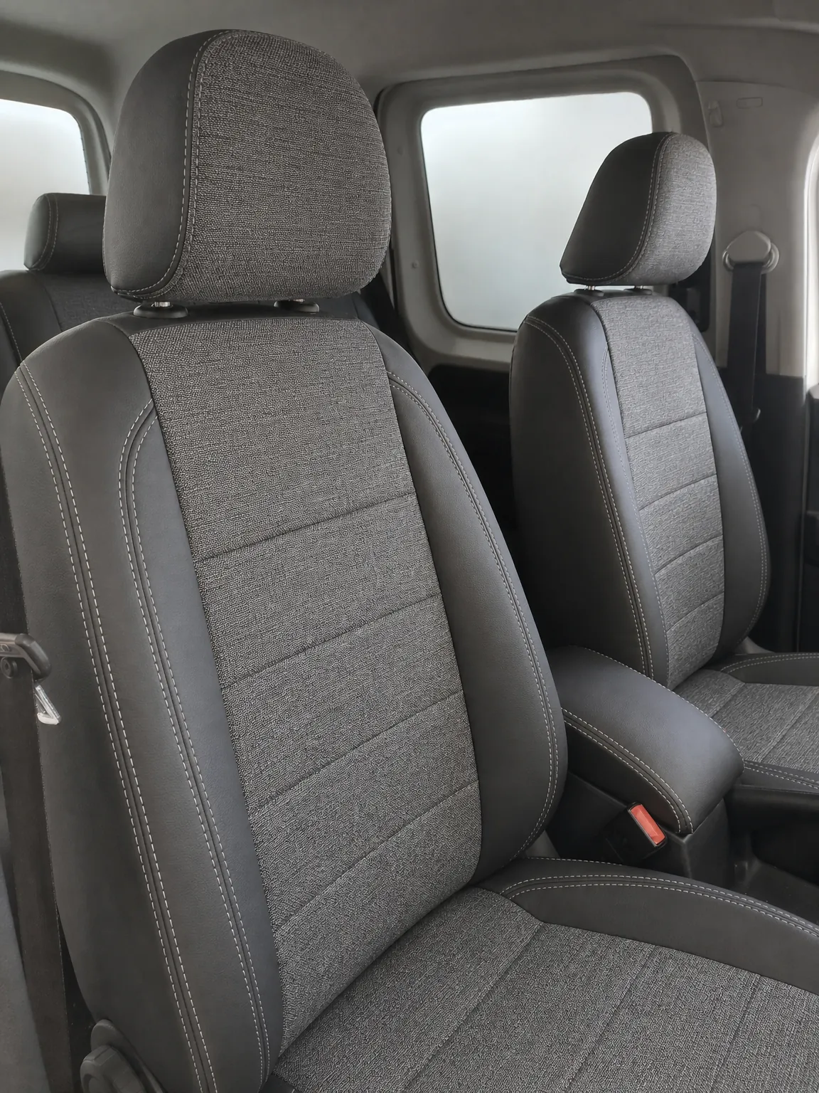 Volkswagen Caddy koltuk kılıfı, gri-açık gri keten kumaş, ön koltuklar (2015+)