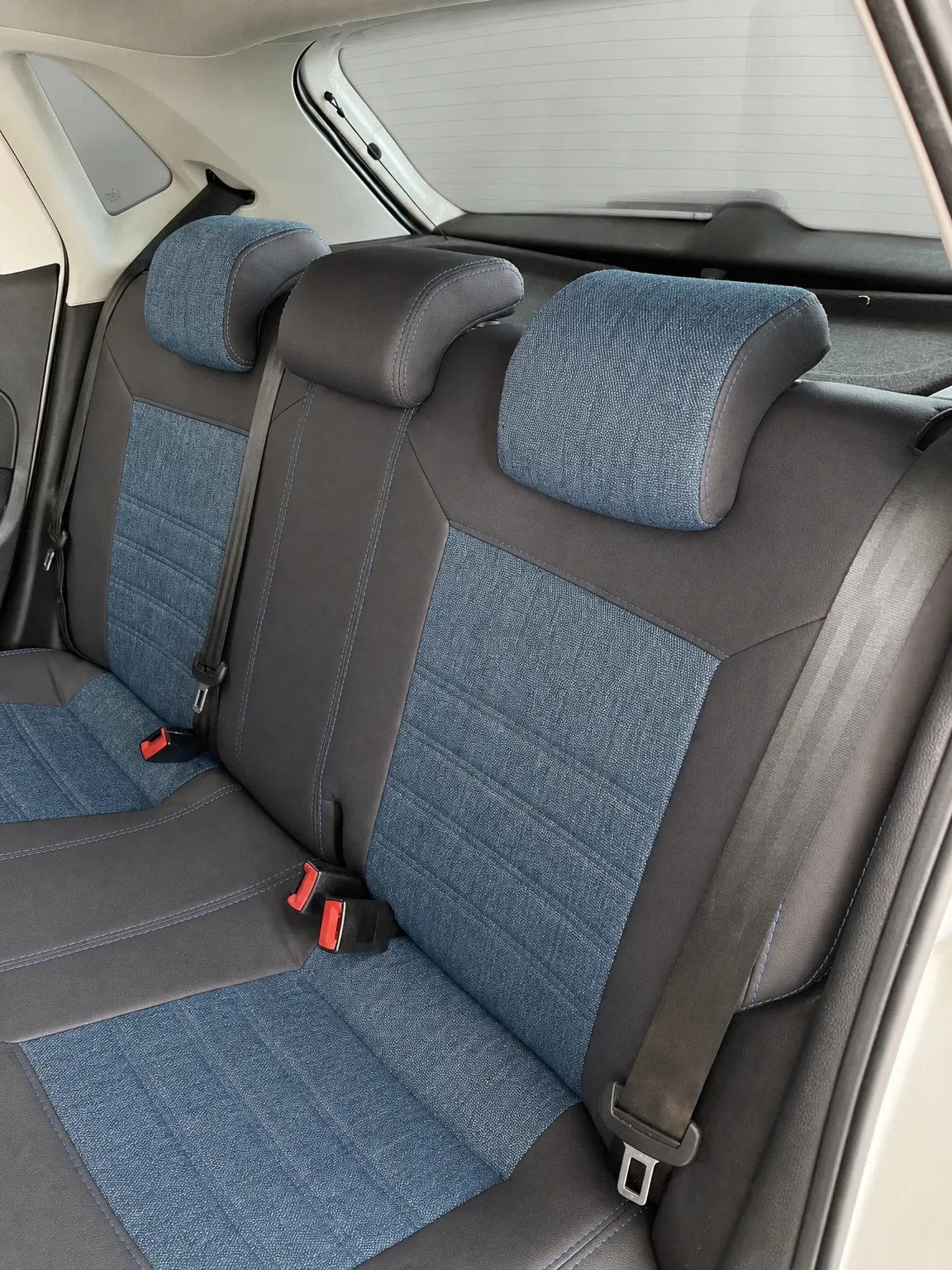 Volkswagen Polo koltuk kılıfı, siyah-gri keten kumaş, arka koltuk (Trendline 2010-2016)